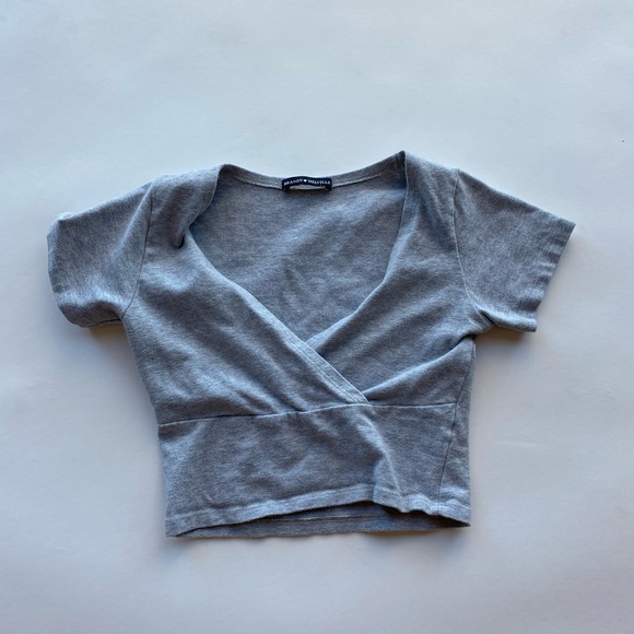 Brandy Melville Tops - Brandy Melville crop top!